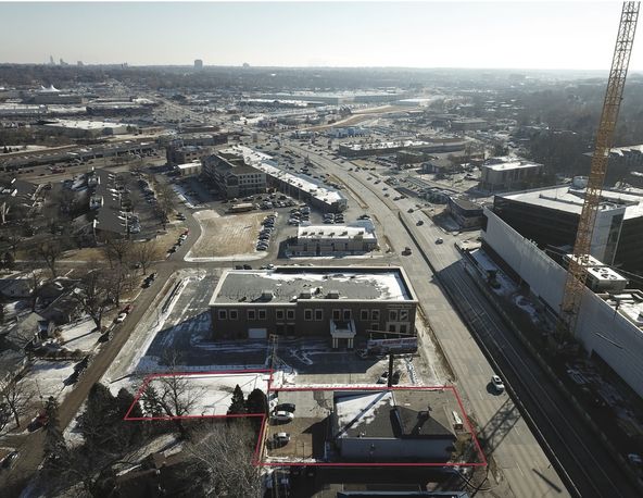 8012 W Dodge Rd, Omaha, NE 68114